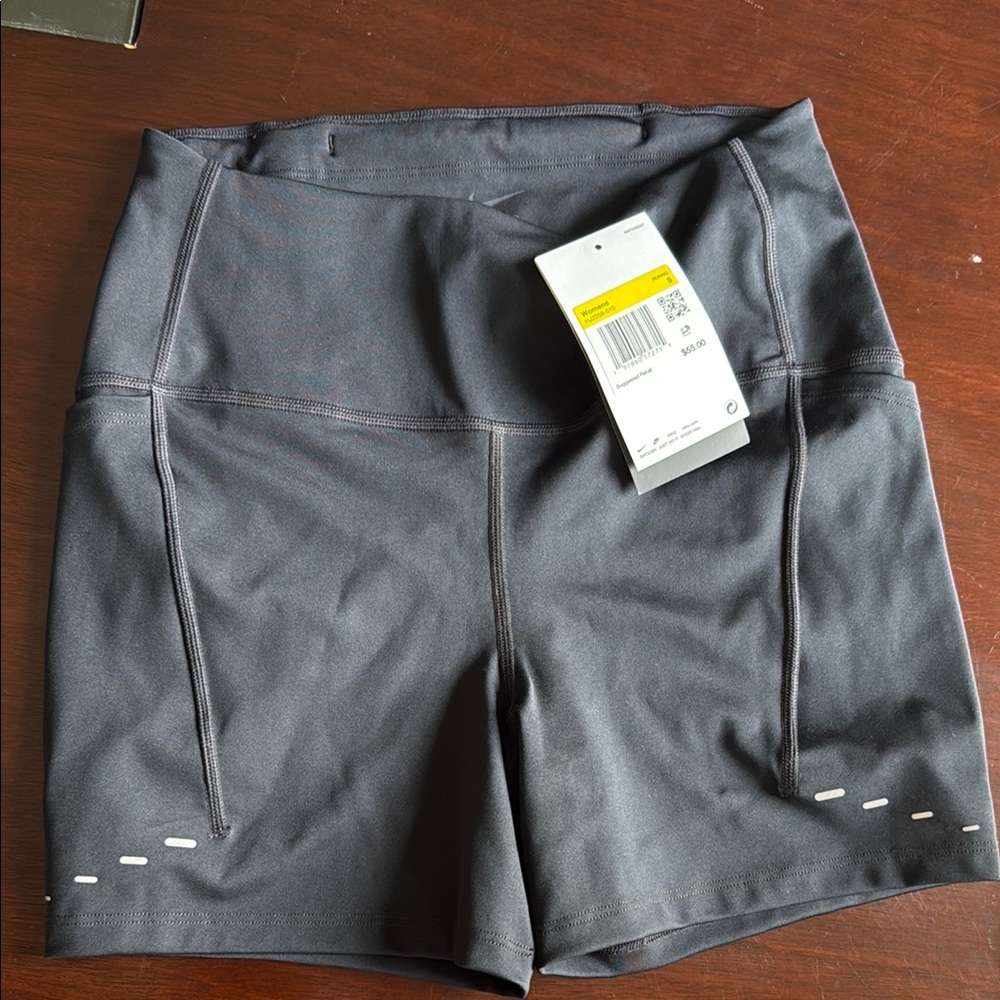 Nike Women’s Swift 4” High Rise Short with Pockets NWT